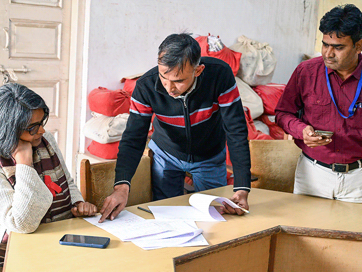 सुप्रीम कोर्ट बोला- सरकारी कर्मचारियों को SIR ड्यूटी निभानी होगी:BLO पर ज्यादा बोझ हो तो और स्टाफ तैनात करें; यह राज्य सरकारों की जिम्मेदारी- INA NEWS