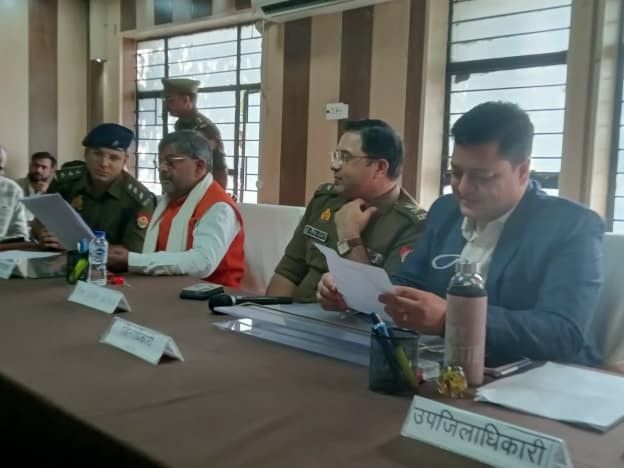 Organizing a complete solution day in Rudauli | रूदौली में सम्पूर्ण ...