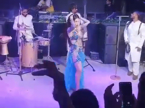 Goa Nightclub Fire Tragedy Video; Arpora | Birch By Romeo Lane | गोवा हादसा-बेली डांसर के डांस के दौरान आग लगी, VIDEO: संकरे रास्ते ने फायर ब्रिगेड रोकी; सरपंच बोले- क्लब अवैध, तोड़ने का नोटिस दिया था Goa Nightclub Fire Tragedy Video; Arpora | Birch By Romeo Lane | गोवा हादसा-बेली डांसर के डांस के दौरान आग लगी, VIDEO: संकरे रास्ते ने फायर ब्रिगेड रोकी; सरपंच बोले- क्लब अवैध, तोड़ने का नोटिस दिया था