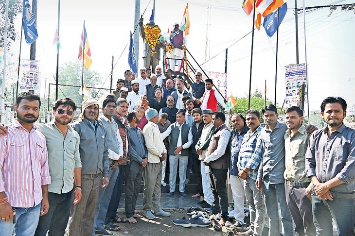 Congress workers paid tribute to Constitution maker Baba Saheb on his ...