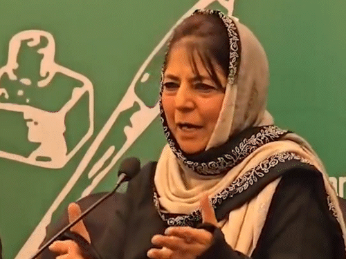 Mehbooba Mufti Vs Modi Govt; Pakistan Kashmir Issue | BJP PDP | महबूबा बोलीं- सरकार की नीति जम्मू-कश्मीर में फेल हुई: डॉक्टर सुसाइड बॉम्बर बना; हम यह नहीं कहते कि हमें पाकिस्तान को दे दो, लेकिन इज्जत तो दो Mehbooba Mufti Vs Modi Govt; Pakistan Kashmir Issue | BJP PDP | महबूबा बोलीं- सरकार की नीति जम्मू-कश्मीर में फेल हुई: डॉक्टर सुसाइड बॉम्बर बना; हम यह नहीं कहते कि हमें पाकिस्तान को दे दो, लेकिन इज्जत तो दो