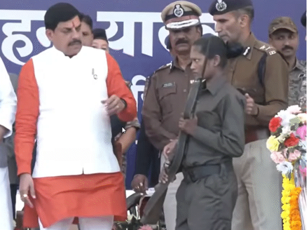 For the first time, 10 Naxalites will surrender and lay down their arms ...