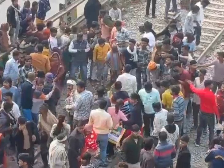 Middle-aged man dies after being hit by a train in Ballia