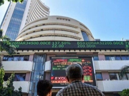 शेयर बाजार गिरावट के साथ खुला:  सेंसेक्स 100 अंक गिरकर 85,600 के स्तर पर आया, निफ्टी भी 50 अंक गिरा