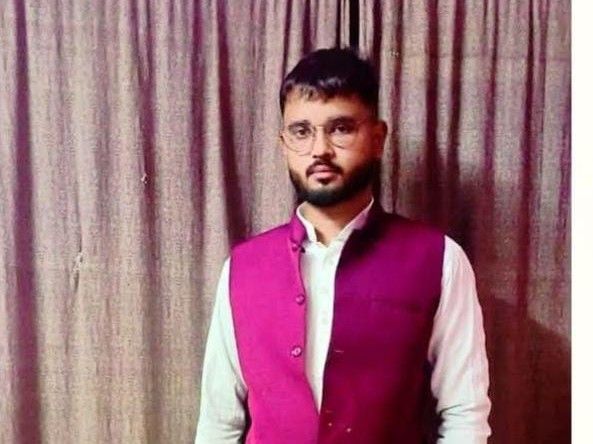 A young man died after being hit by a tractor-trolley in Gonda.