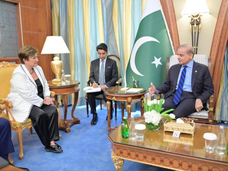 Pakistan IMF Loan Amount; Economy | Climate Program Condition | IMF ने पाकिस्तान को ₹11,000 करोड़ का लोन दिया: कहा- दुनियाभर में खराब हालात में भी इकोनॉमी स्थिर रखी; पाक पर ₹22 लाख करोड़ कर्ज