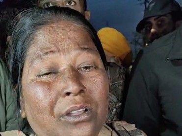 जालंधर के ईसपुर में पोस्टर विवाद:  कांग्रेस समर्थक हिरासत, महिलाओं ने आप पर लगाए साजिश के आरोप – Jalandhar News