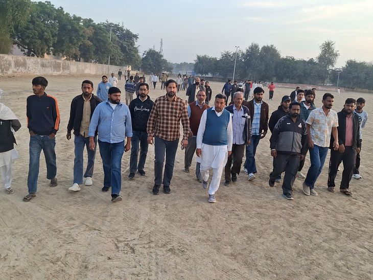 सिरसा ग्रेनेड मामले के बाद खारिया में पुलिस गश्त:  रानियां थाना प्रभारी की नशा बेचने वालों को चेतावनी; युवाओं को दिलाई शपथ – rania News