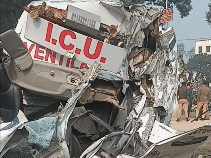 Ambulance collides with a parked truck in Barabanki