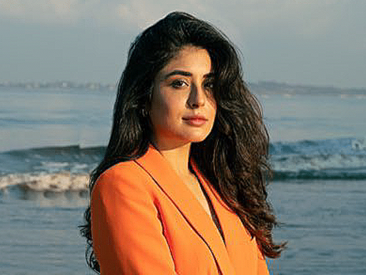 क्रिकेट होस्ट गौरव कपूर को डेट कर रहीं कृतिका कामरा:इंस्टाग्राम पर साथ की फोटोज शेयर कीं, लंबे समय से अफेयर की थी खबरें