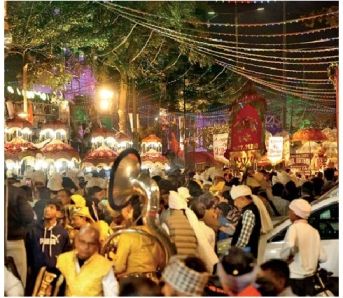 Band-baja-baraat on the road, one road from Marimata to Banganga closed