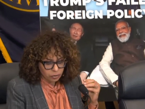 अमेरिकी संसद में मोदी-पुतिन की कार वाली तस्वीर:डेमोक्रेट सांसद बोलीं- यह फोटो हजार शब्दों के बराबर; कहा- ट्रम्प की विदेश नीति फेल हुई