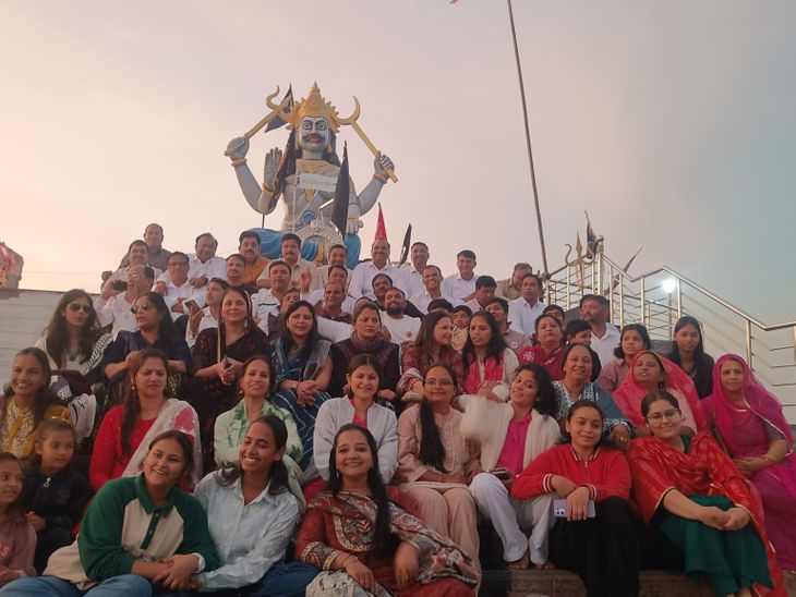 A loving gathering of Asind friends and family at Gangotri Dham