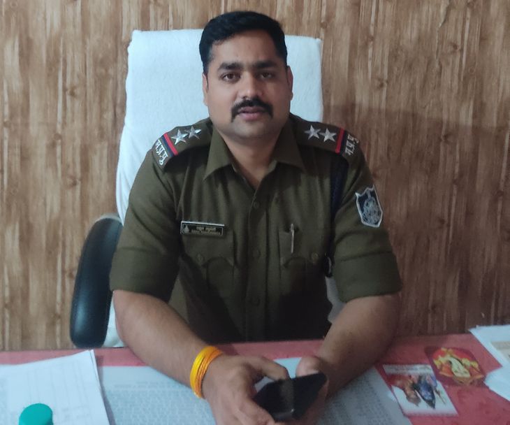 Station in-charge Rahul Raghuvanshi took charge.