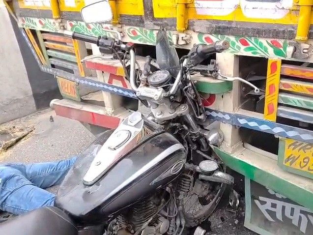 Two students seriously injured in a road accident in Etawah