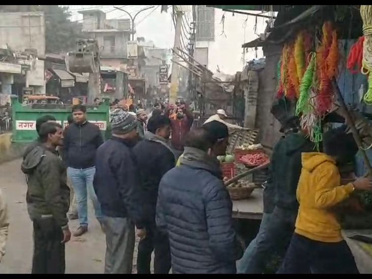 The municipality removed encroachment from the Lakda intersection road.