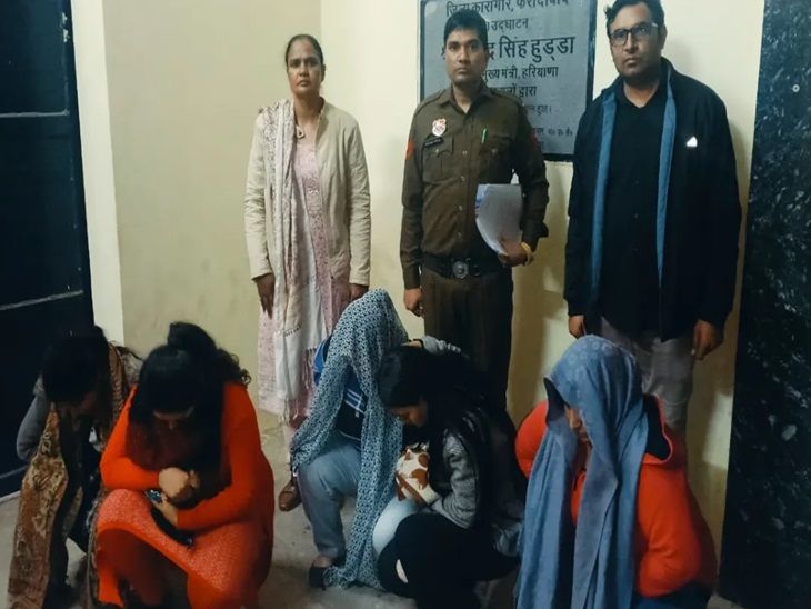 फरीदाबाद पुलिस ने की दिल्ली में रेड:​​​​​​​फर्जी काल सेंटर का भंडाफोड़​​​​​​​, 6 महिलाओं समेत 7 अरेस्ट, क्रेडिट कार्ड के नाम पर ठगी- INA NEWS