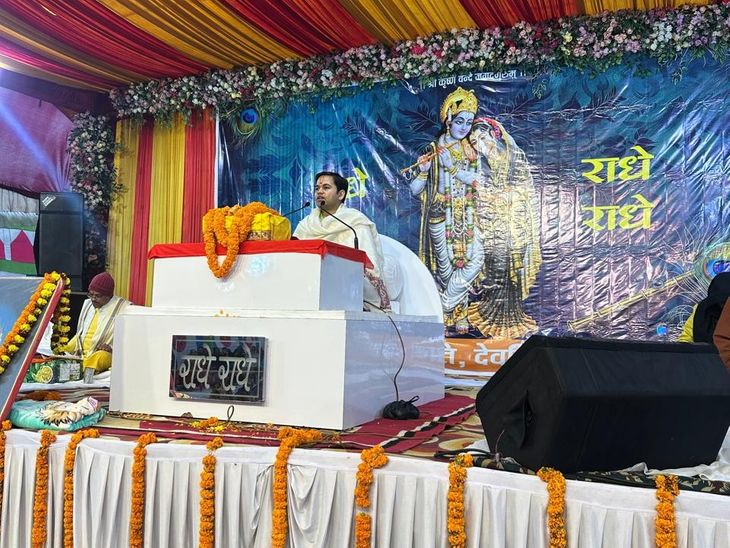 The devotee-God character is the guide to worldly progress.