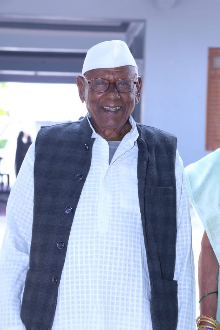 Sanwal Singh, the living signature of the Ramayana stage, is no more.