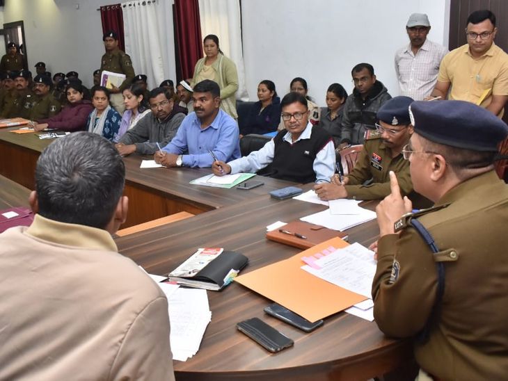 ASP held a review meeting of police officers.