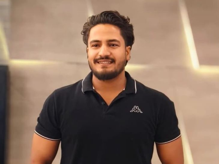 गोरखपुर में सड़क हादसे में युवक की मौत: एम्स थाना क्षेत्र में तिराहे पर बने डोम से टकराई कार, एक अन्य घायल - Jagadishpur(Chauri chaura) News