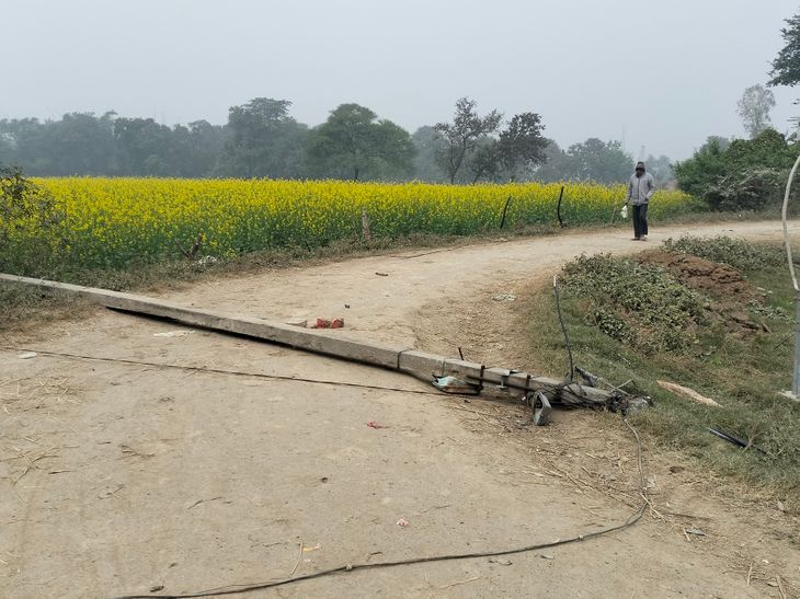 A truck collided with an electric pole in Sakaldiha.