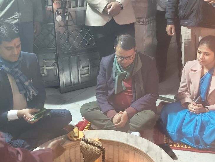 Katihar DM performed puja at Baba Gorakhnath Dham