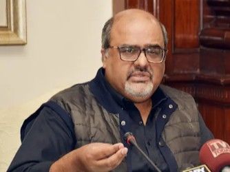 Pakistan Imran Khan assistant mirza shehzad akbar attacked uk asim munir accused | इमरान खान के असिस्टेंट पर ब्रिटेन में हमला, नाक-जबड़ा टूटा: आसिम मुनीर पर आरोप लगाया; दो साल पहले एसिड अटैक हुआ था