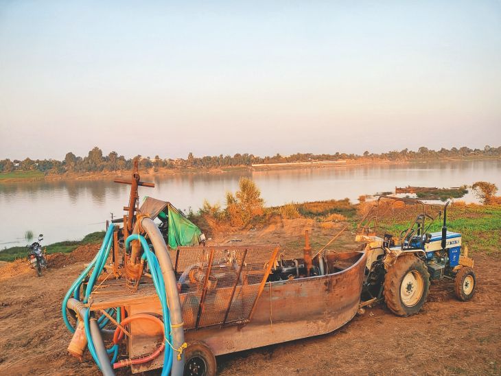 Administration takes action against illegal sand mining in Timarni