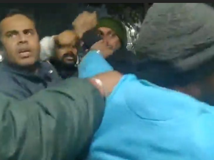 Fight between two parties in Jalaun