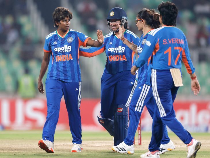 इंडिया विमेंस ने टी-20 में श्रीलंका को पछाड़ा: सीरीज में 4-0 की अजेय बढ़त कैसे ब... India Women Sweep Srilanka Series news image