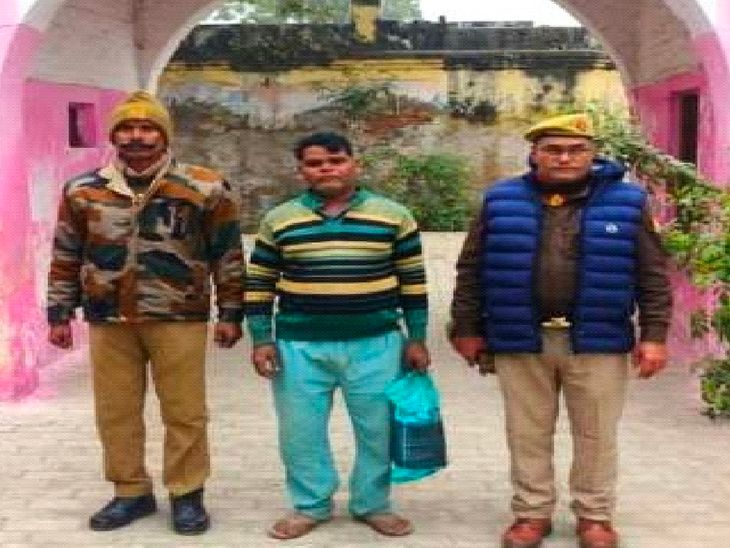 One arrested with 22 quarters of country liquor in Bela