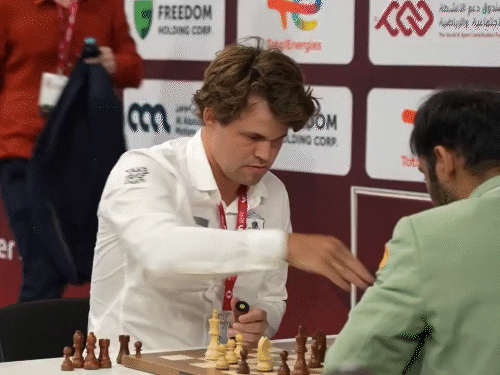 विश्व शतरंज चैंपियन कार्लसन फिर से तालिका में पहुंचे: ब्लिट्ज़ चैम्पियनशिप में वह एक भारतीय खिलाड़ी से हार गए; गुकेश से हारने के बाद भी वह परेशान थे.