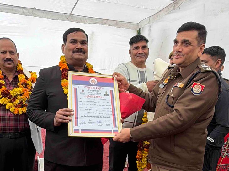 Rampur SP honored 12 retired police officers
