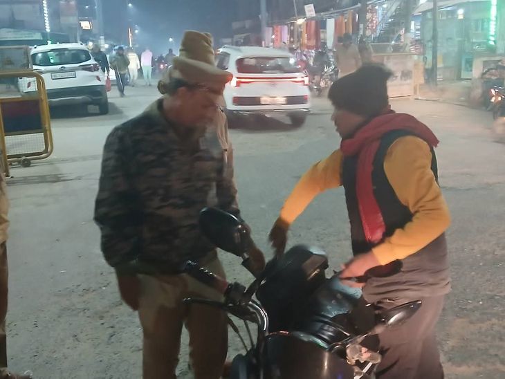 Kaptanganj police launched a massive checking campaign.
