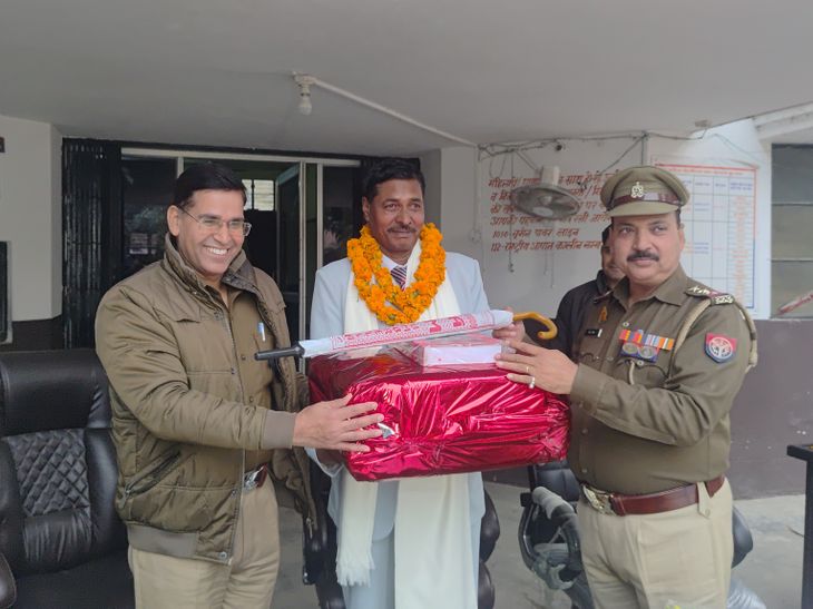 Farewell ceremony of two sub-inspectors at Ramraj police station