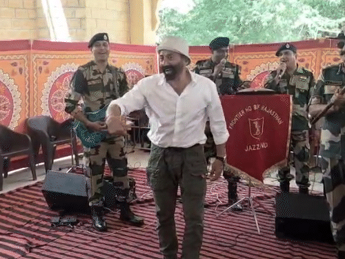 बॉर्डर पर पहुंची बॉर्डर-2 की टीम, हथियारों की करेंगे पूजा:  जवानों के बीच ‘संदेशे आते हैं’ सॉन्ग लॉन्च; सनी देओल, सोनू निगम देंगे लाइव परफॉर्मेंस – Jaisalmer News
