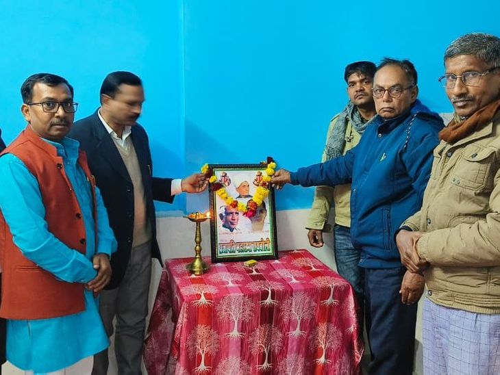 रायबरेली में प्रजापति फाउंडेशन की पहली बैठक: सामुदायिक भवन निर्माण पर सर्वसम्मति से लिया गया निर्णय - Dainik Bhaskar