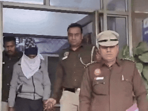 गुरुग्राम में छिपा मिला भाई का हत्यारा:26 साल पुराने केस में उम्रकैद की सजा मिली; दिल्ली कोर्ट से जमानत लेकर हुआ फरार- INA NEWS