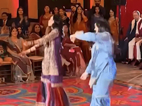 धुरंधर के शरारत गाने पर पाकिस्तानी लड़कियों का डांस वायरल:यूजर्स बोले- बहिष्कार के बाद इतना क्रेज; पाकिस्तान में बैन है रणवीर सिंह की फिल्म