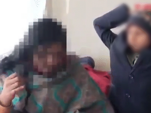 45-year-old Hindu widow gang-raped in Bangladesh | बांग्लादेश में हिंदू विधवा का गैंगरेप: रिश्तेदारों को कमरे में बंद किया, रेप के बाद पेड़ से बांधकर पीटा; बाल काटे, वीडियो बनाया