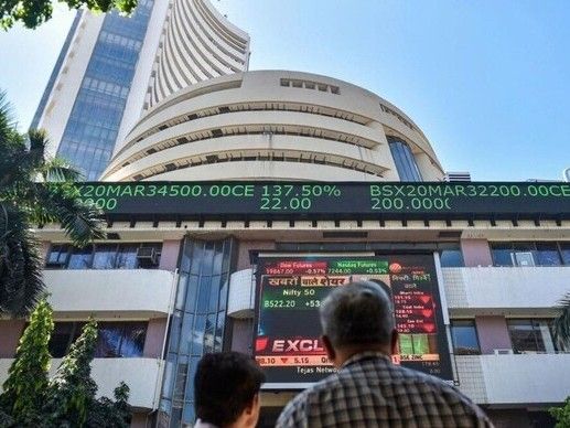 निफ्टी रिकॉर्ड हाई पर, 26358 के स्तर पर पहुंचा:  सेंसेक्स 50 अंक नीचे 85750 पर कारोबार कर रहा, IT और बैंकिंग शेयर्स में गिरावट