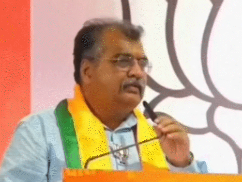 महाराष्ट्र भाजपा अध्यक्ष ने रितेश देशमुख से माफी मांगी:  कहा था- विलासराव की यादें मिटा देंगे; एक्टर बोले- पापा का नाम लोगों के मन में दर्ज