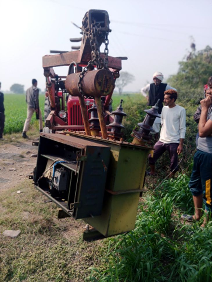 The team of the Electricity Corporation removed 7 transformers of ...