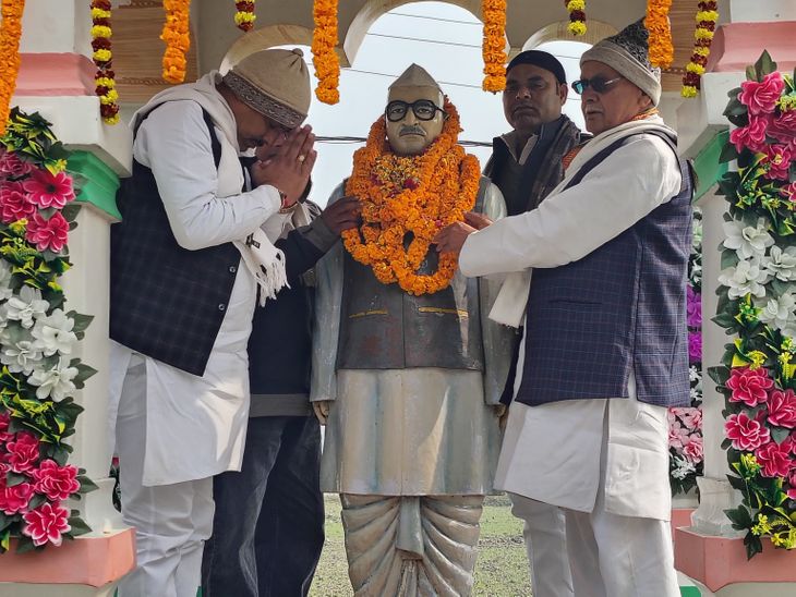 26th death anniversary of freedom fighter celebrated in Mau | मऊ में ...