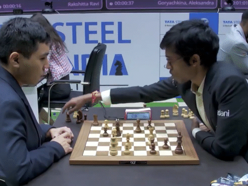 टाटा स्टील चेस टूर्नामेंट- प्रागननंदा ने घड़ी बंद की, विवाद:  एक सेकेंड बाकी था, अमेरिकी खिलाड़ी से मैच ड्रॉ; राउंड-4 में आनंद हारे