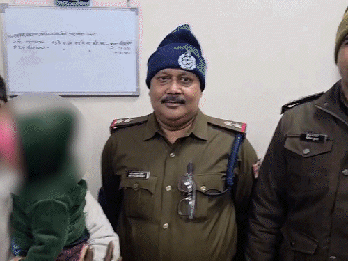 प्रेमिका का बच्चा किडनैप कर भागा प्रेमी:साथ चलने से मना किया तो दिल्ली से उठाया, कानपुर में ट्रेन घेरकर RPF ने पकड़ा- INA NEWS