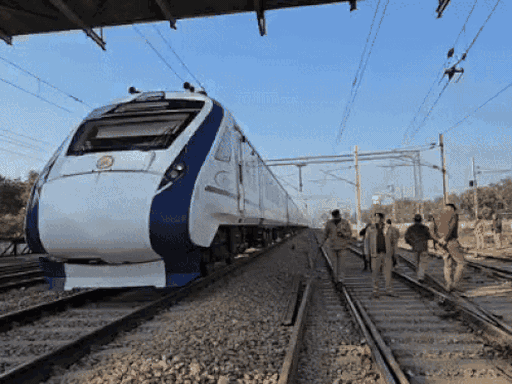 वंदे भारत ट्रेन ने इमरजेंसी ब्रेक लगाए:पहिए में तेज आवाज के बाद सोनीपत में रोकी गई; अमृतसर से दिल्ली जा रही थी- INA NEWS