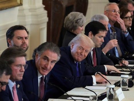 रिपोर्ट- वेनेजुएला का तेल भारत को देगा अमेरिका:दुनिया की बड़ी तेल कंपनियों के अधिकारियों से मिले ट्रम्प; वेनेजुएला में ₹9 लाख करोड़ निवेश करने को कहा