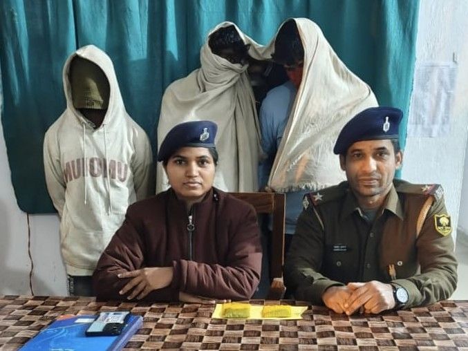 ज्वेलरी शॉप से चोरी मामले में 3 चोर गिरफ्तार:  आरा में कारीगर ने दोस्तों के साथ मिलकर रची साजिश, 75 ग्राम सोने के गहने बरामद – Bhojpur News